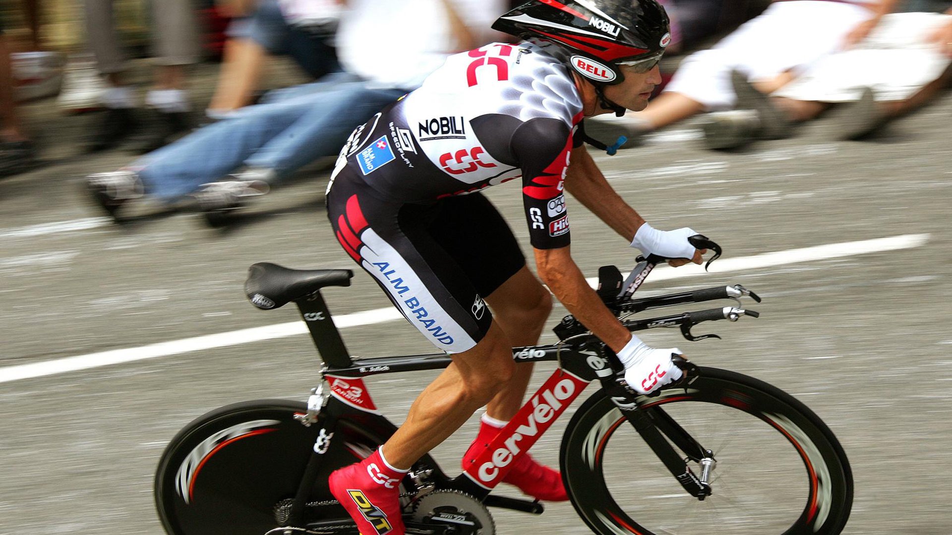 转会市场风云再起，豪门争抢新星，天价合约刷新纪录