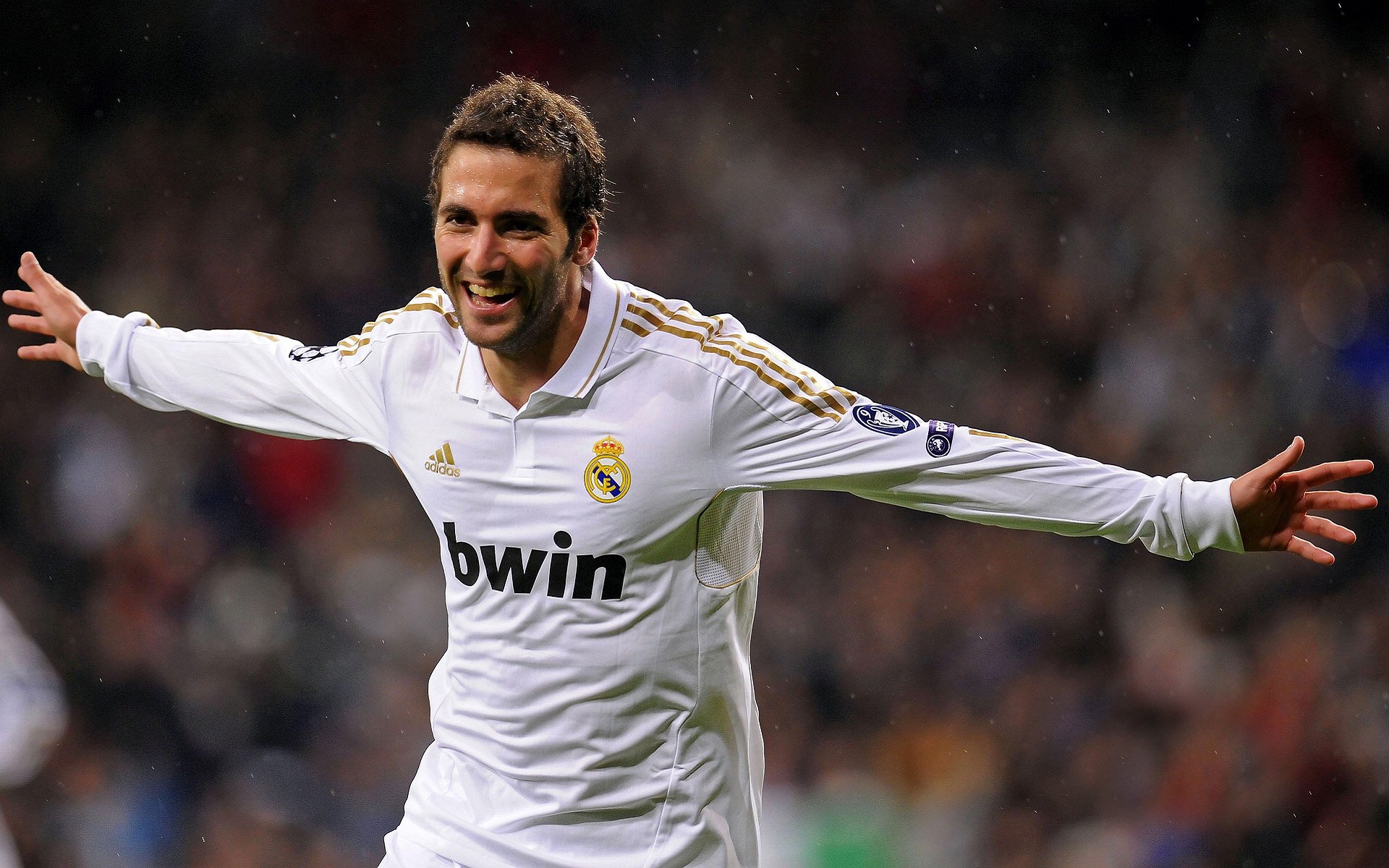 阿尔卡拉斯横扫对手强势晋级 美网男单八强再显王者风范